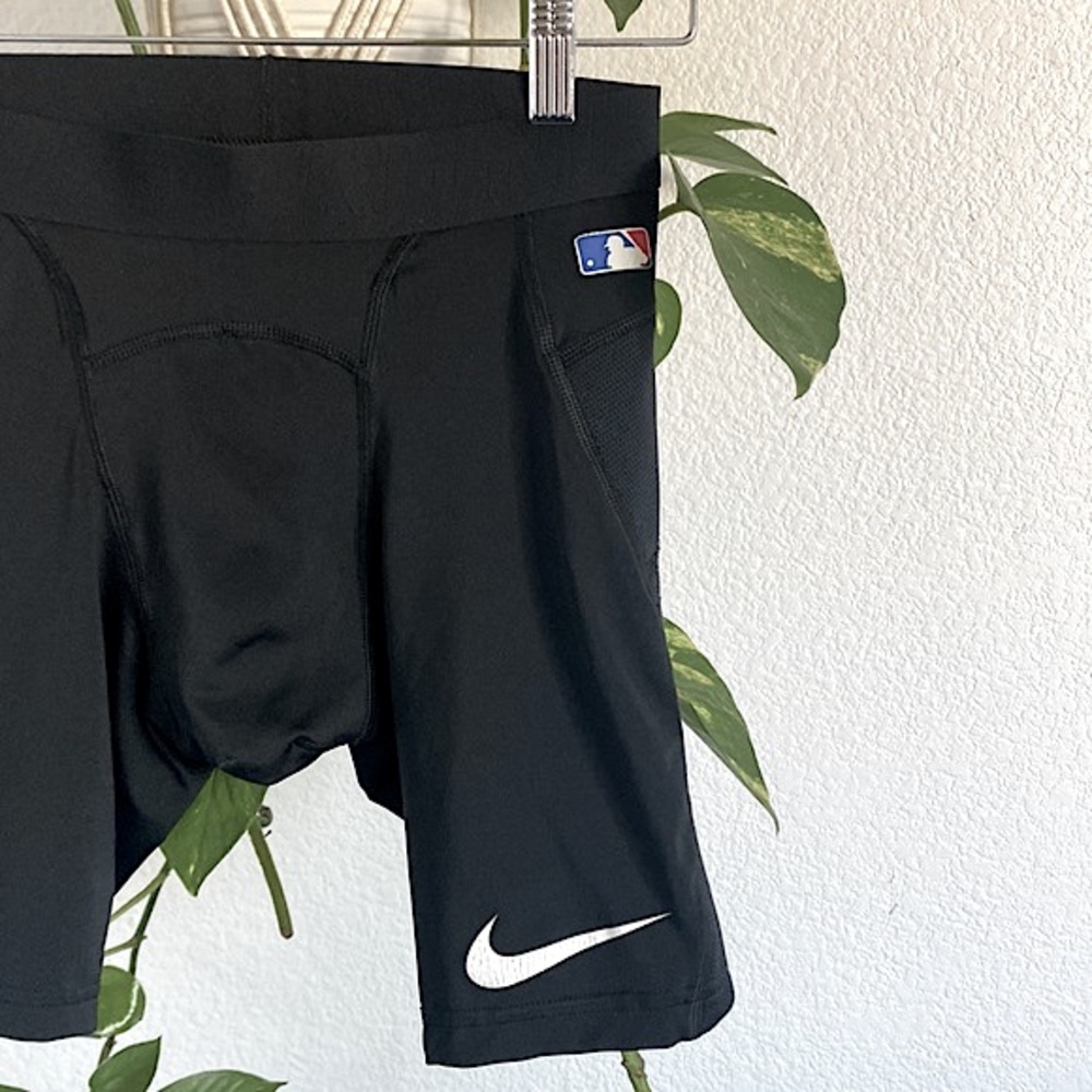 Nike - Picture 2 of 10